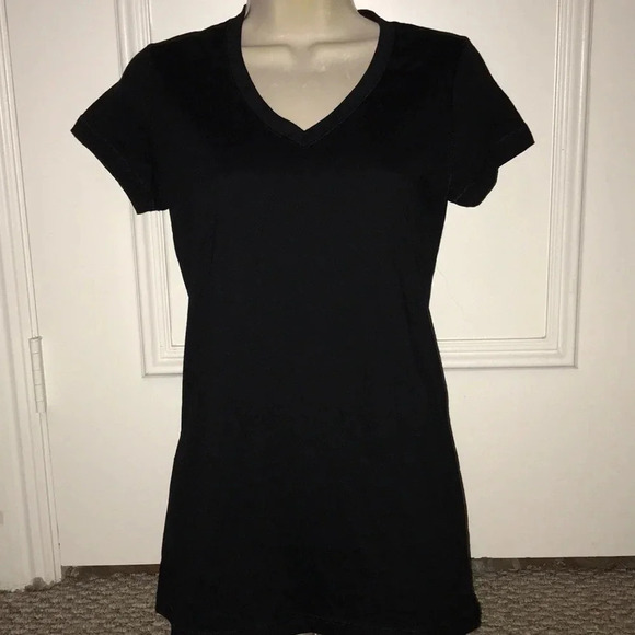 Graphic Tee Size Medium Fitted V-Neck Top - Picture 3 of 3